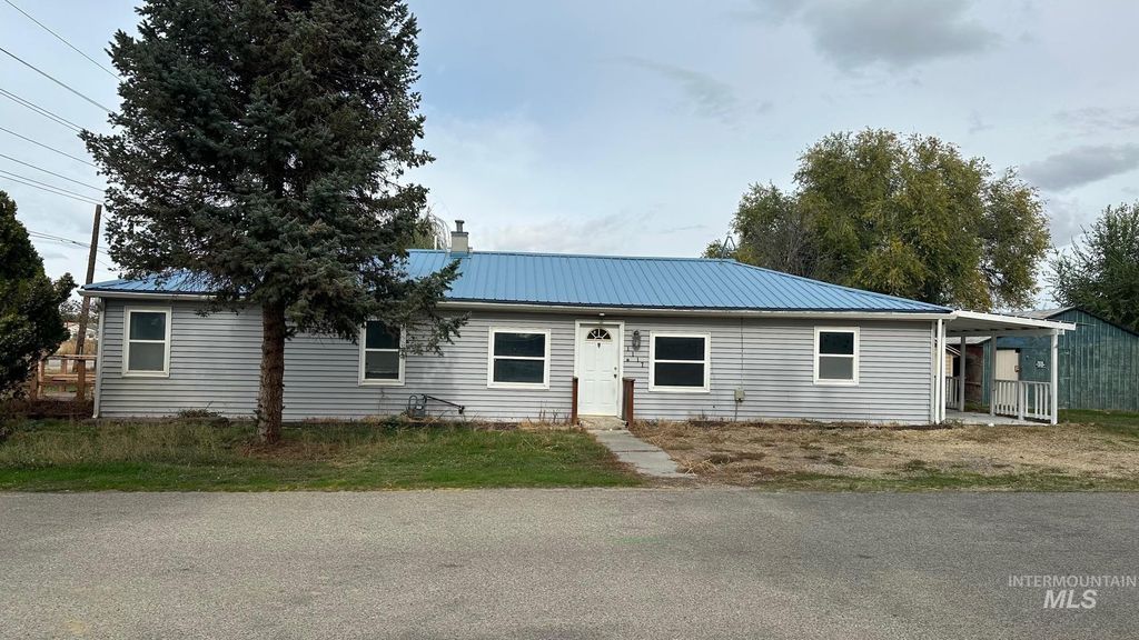 Photo of 1117 W Mountain View Dr, Payette, ID 83661 (MLS # 98967026)