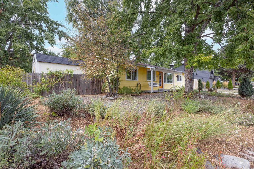 Photo of 2769 N 38th St, Boise, ID 83703 (MLS # 98963641)
