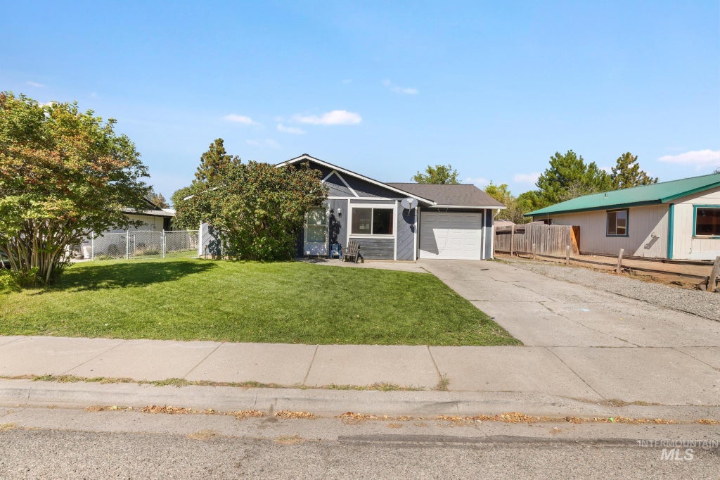 Photo of 818 19th Ave E Ave, Jerome, ID 83338 (MLS # 99001707)