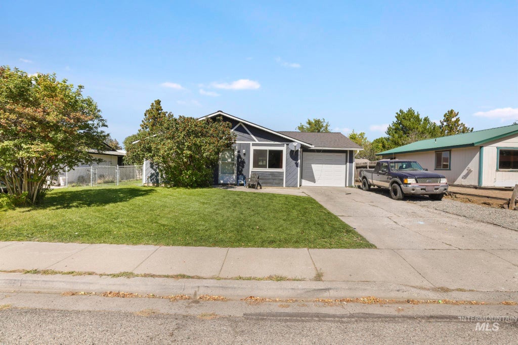 Photo of 818 19th Ave E Ave, Jerome, ID 83338 (MLS # 99001707)