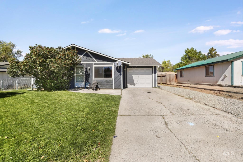 Photo of 818 19th Ave E Ave, Jerome, ID 83338 (MLS # 99001707)