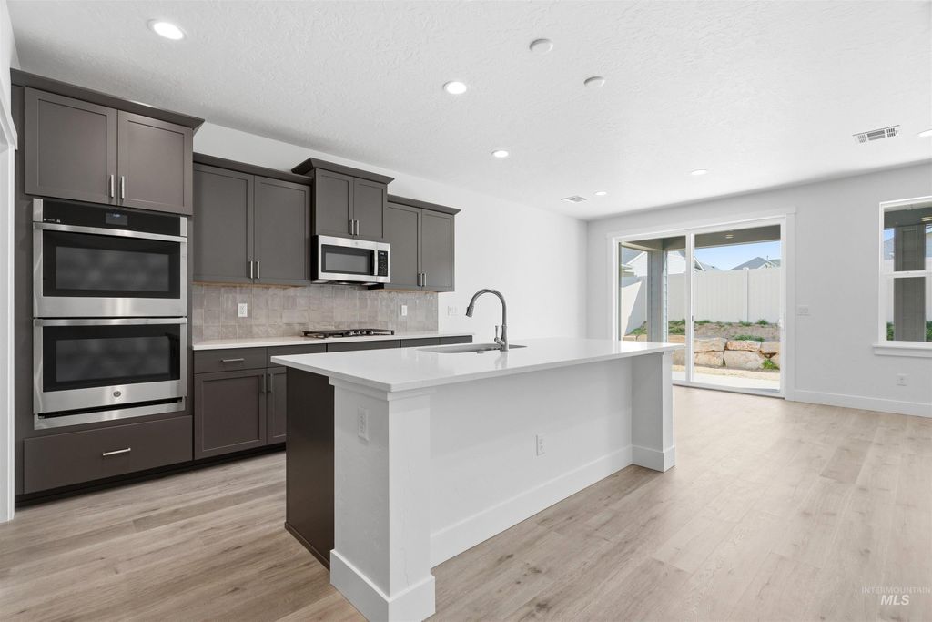 Photo of 5770 N Arctic Point Ave, Meridian, ID 83646 (MLS # 98982081)