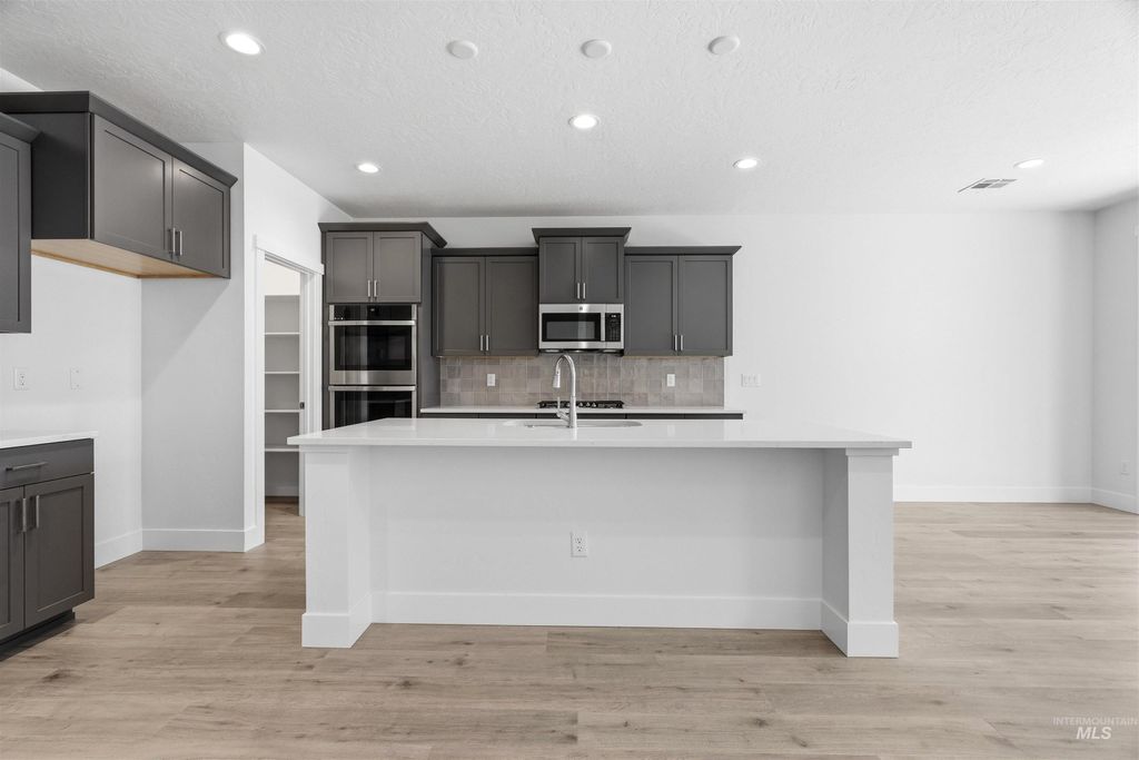 Photo of 5770 N Arctic Point Ave, Meridian, ID 83646 (MLS # 98982081)