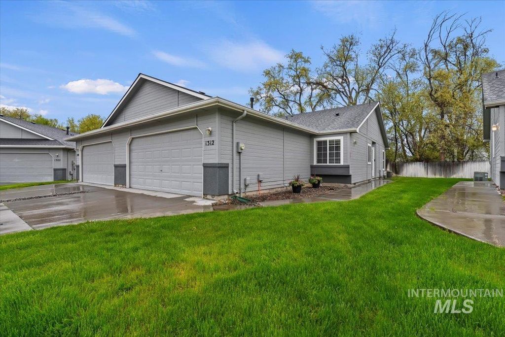 Photo of 1312 Diamond Ct, Nampa, ID 83686 (MLS # 98982368)
