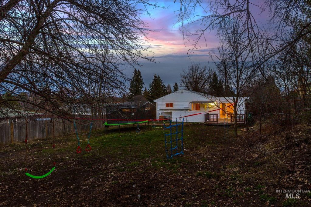 Photo of 934 E 8th St, Moscow, ID 83843 (MLS # 98976346)