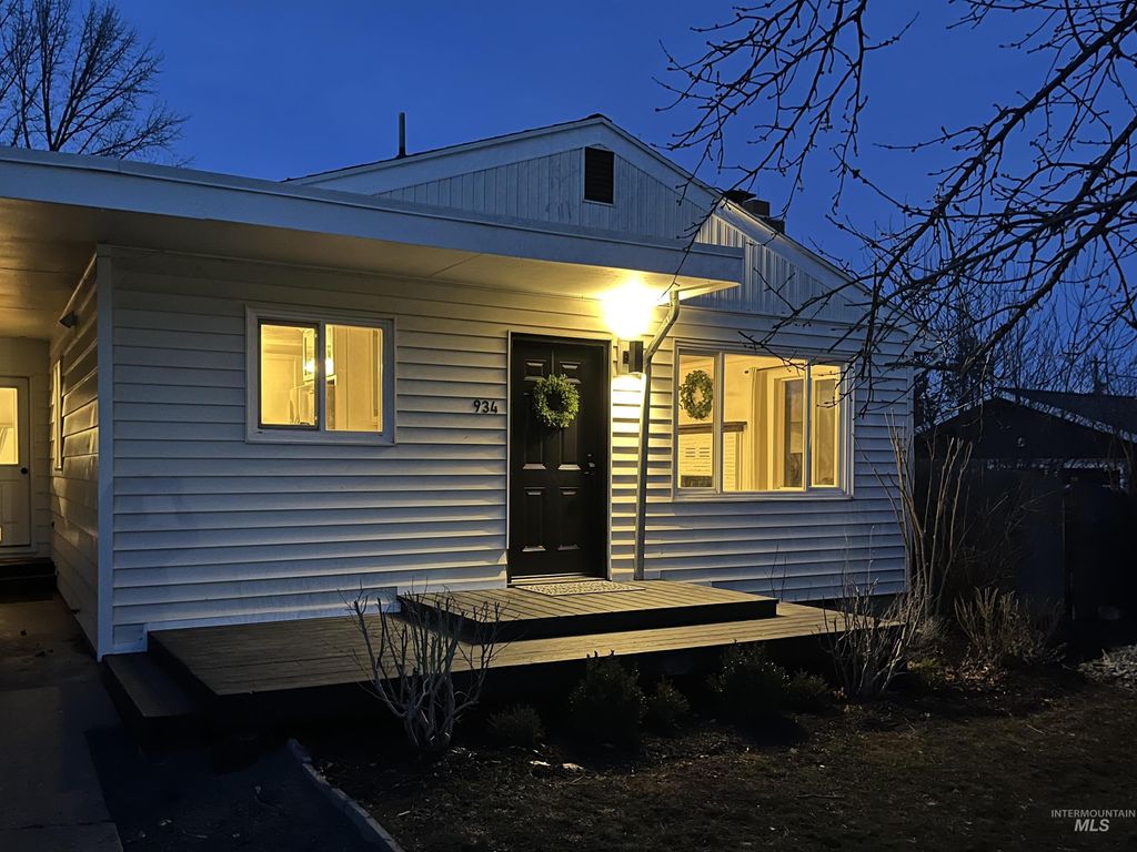 Photo of 934 E 8th St, Moscow, ID 83843 (MLS # 98976346)