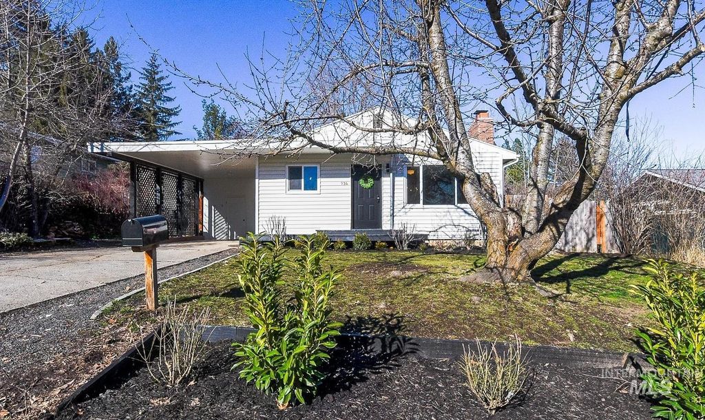 Photo of 934 E 8th St, Moscow, ID 83843 (MLS # 98976346)