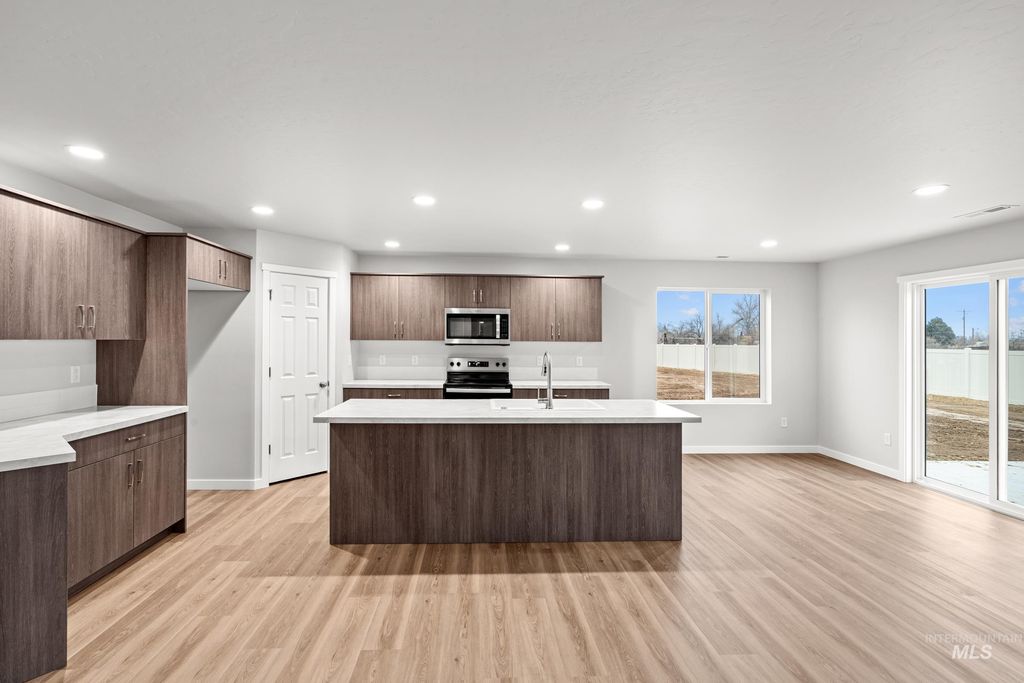 Photo of 3480 E Jamestown Dr, Nampa, ID 83686 (MLS # 98992251)