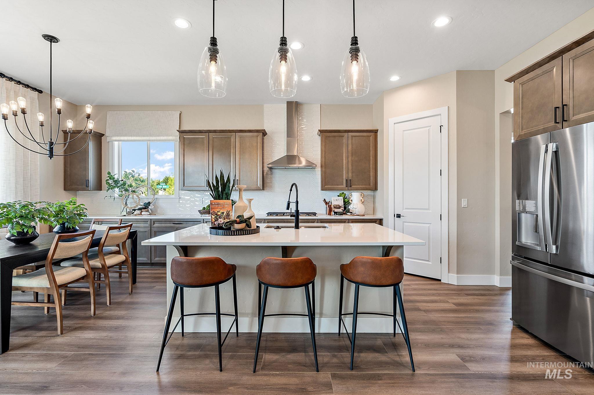 2374 N Mountain Vista Ave