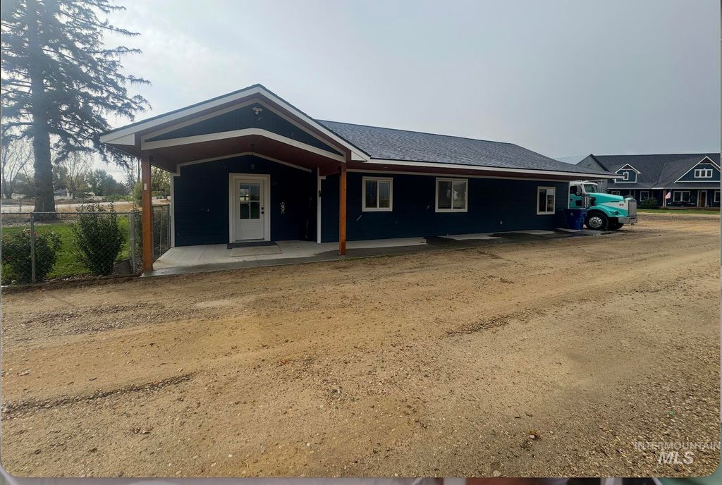 Photo of 415 N Locust Grove Road, Kuna, ID 83634 (MLS # 98980825)