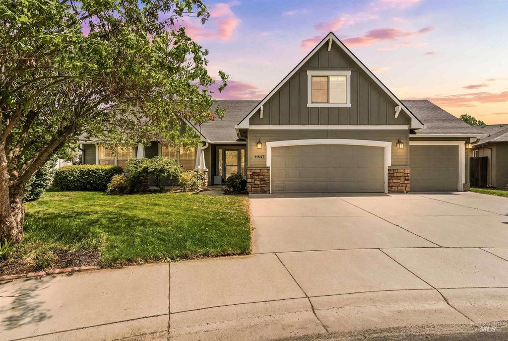 Photo of 11847 W Darkwood Dr, Star, ID 83669 (MLS # 98986329)