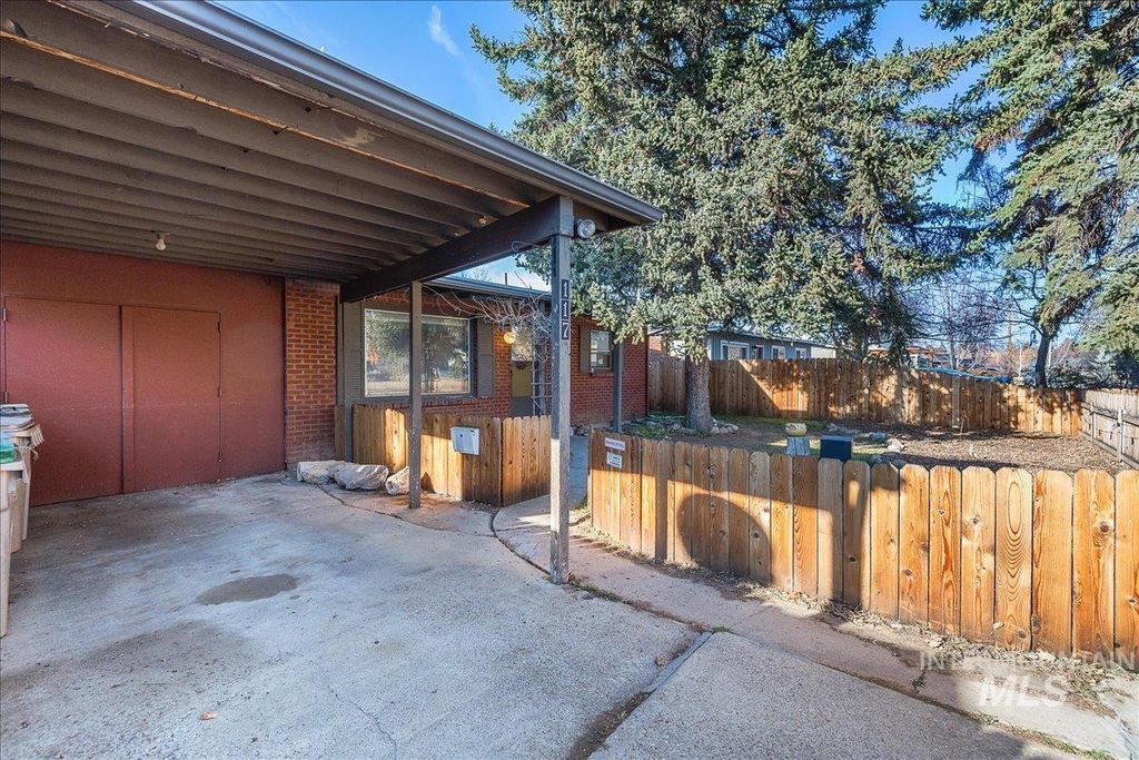 Photo of 117 S Jackson St, Boise, ID 83705 (MLS # 98969077)