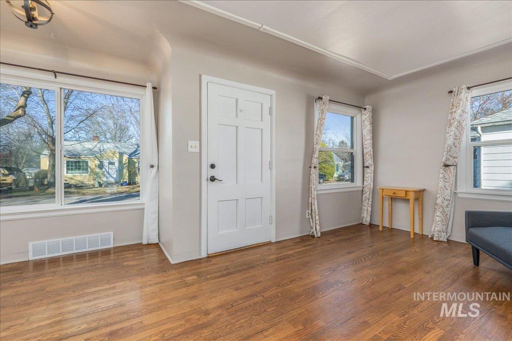 Photo of 712 S Opal St, Boise, ID 83705 (MLS # 98976968)