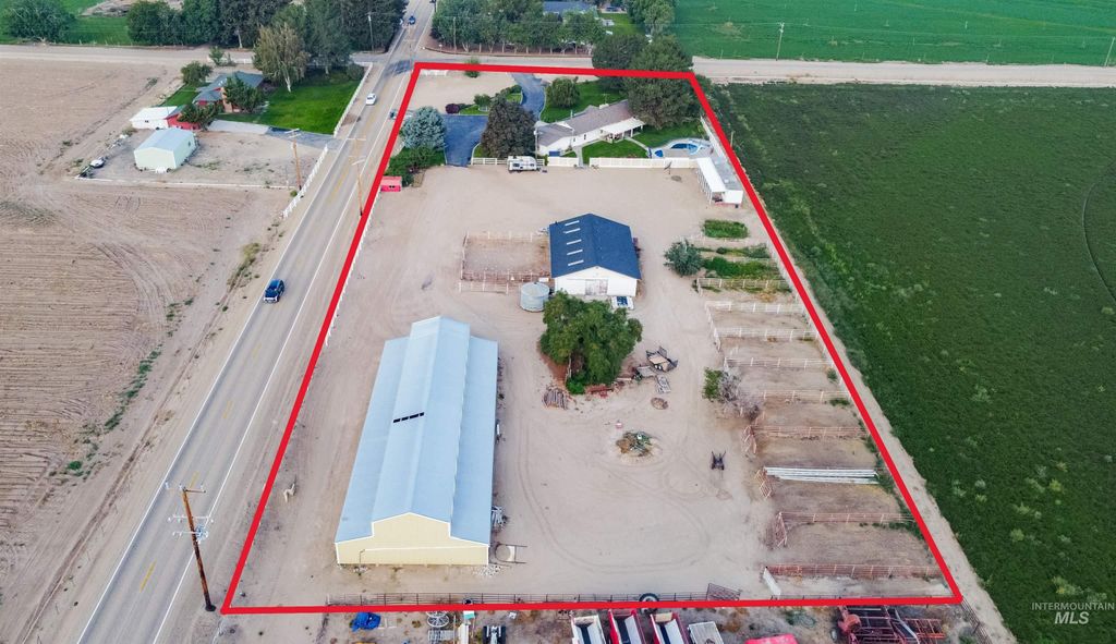 Photo of 21474 Ustick Rd, Caldwell, ID 83607 (MLS # 98973503)