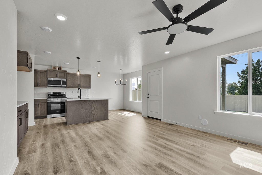 Photo of 345 N 18th ST, Payette, ID 83661 (MLS # 98996380)