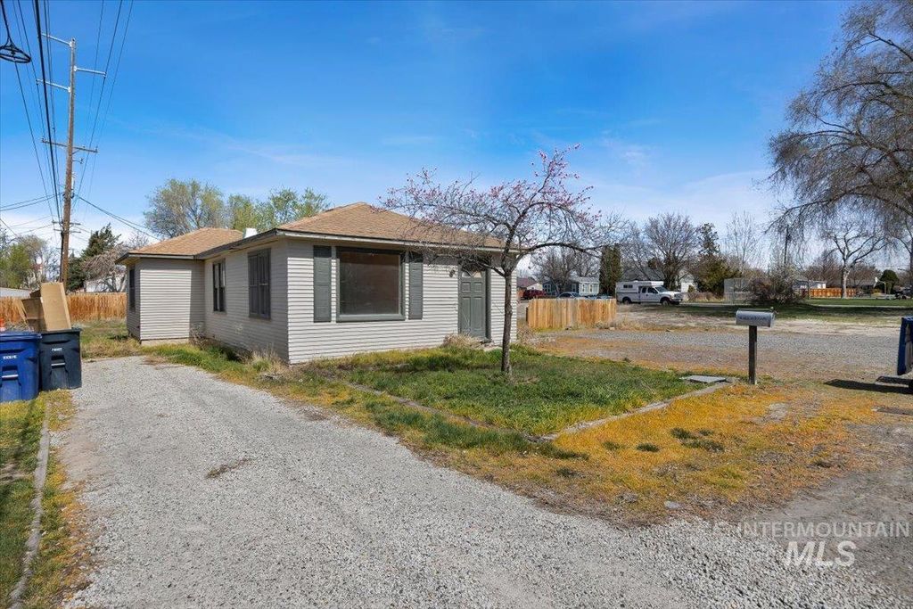 Photo of 481 Borah Ave, Twin Falls, ID 83301 (MLS # 98979304)