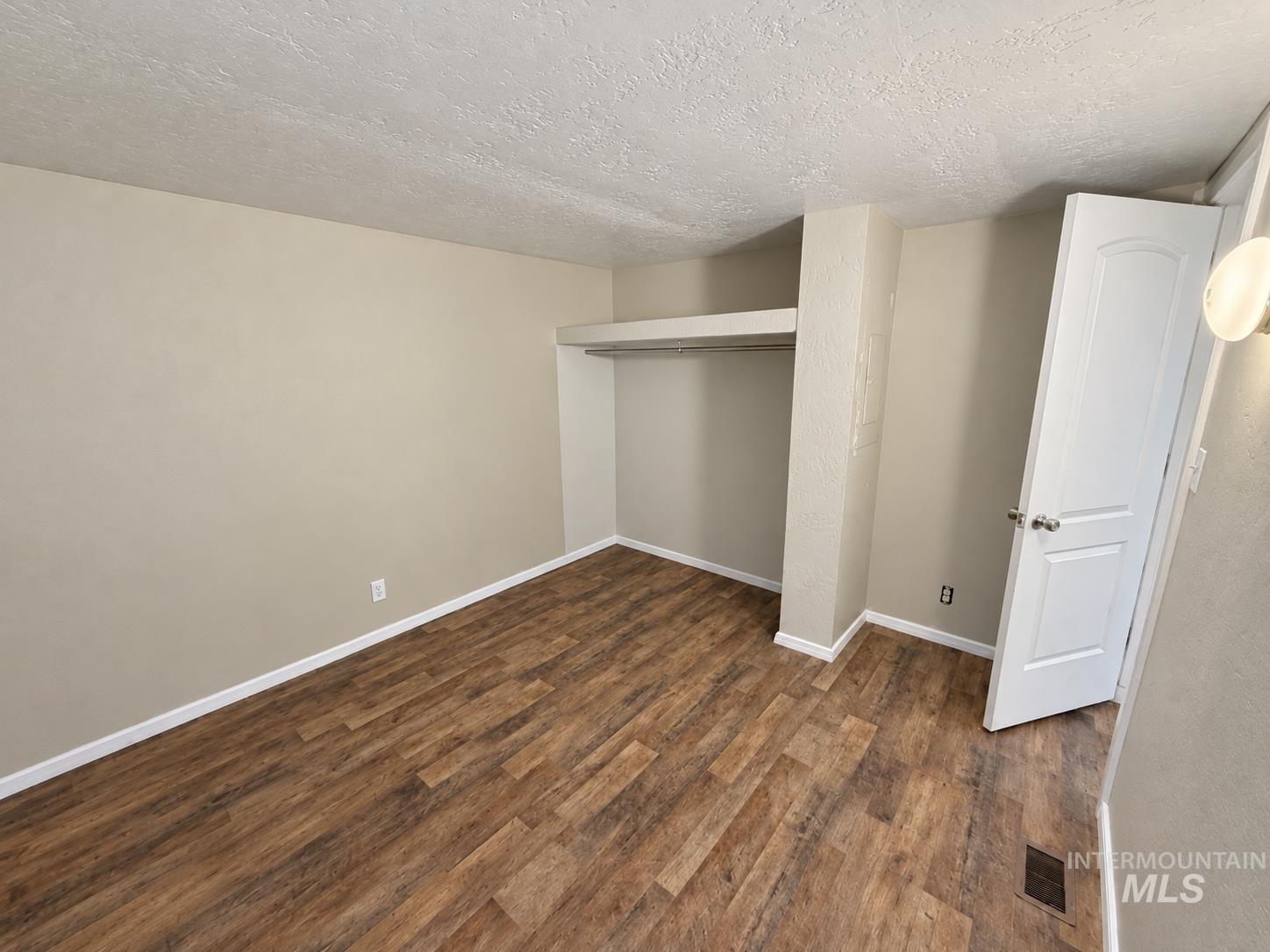 571 Caldwell Blvd