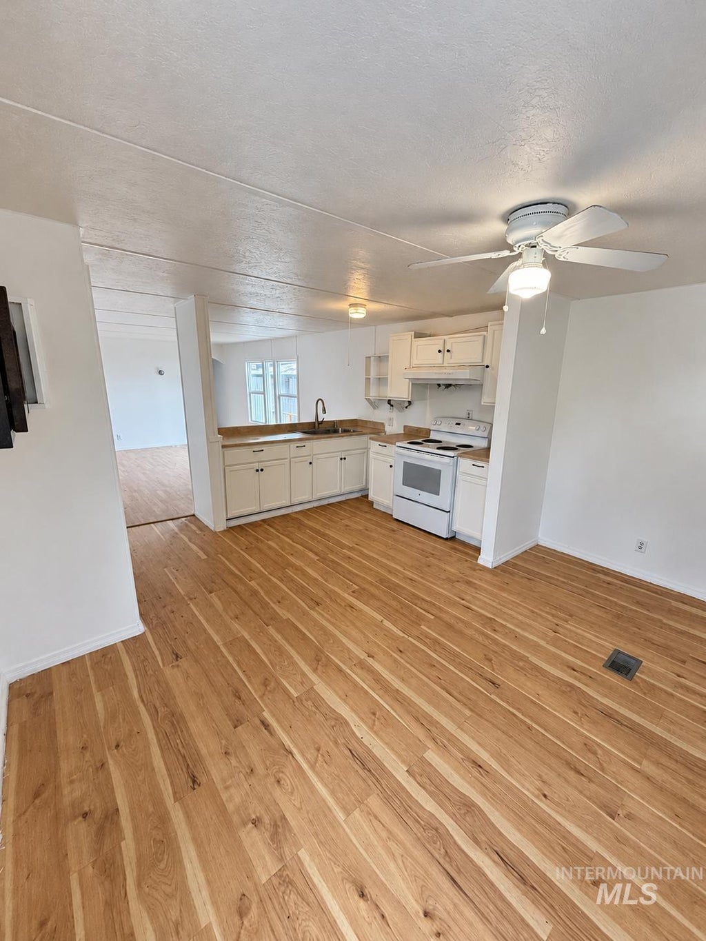 Photo of 571 Caldwell Blvd #54, Nampa, ID 83651 (MLS # 99003984)