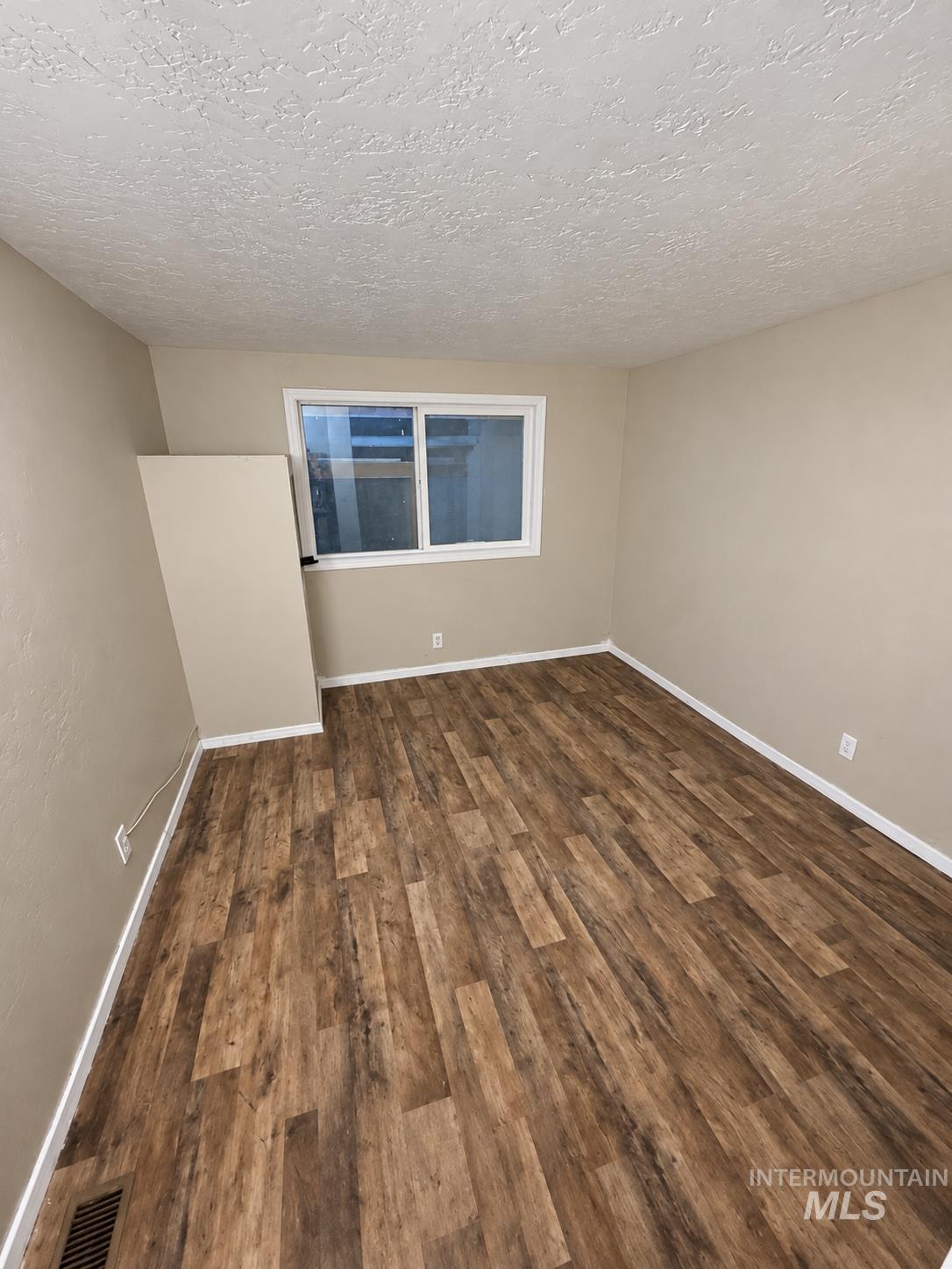 571 Caldwell Blvd