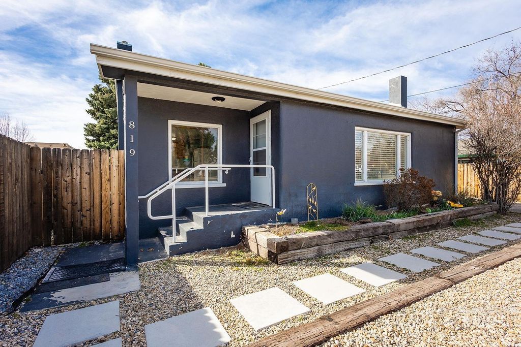 Photo of 819 S Roosevelt St, Boise, ID 83705 (MLS # 98977689)