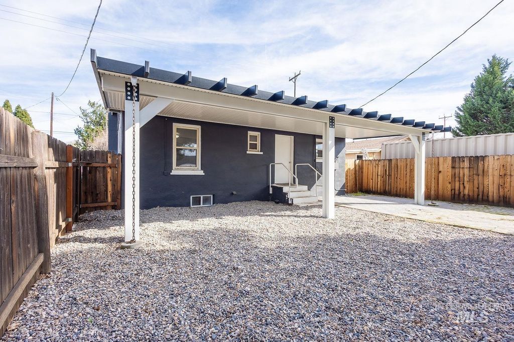 Photo of 819 S Roosevelt St, Boise, ID 83705 (MLS # 98977689)