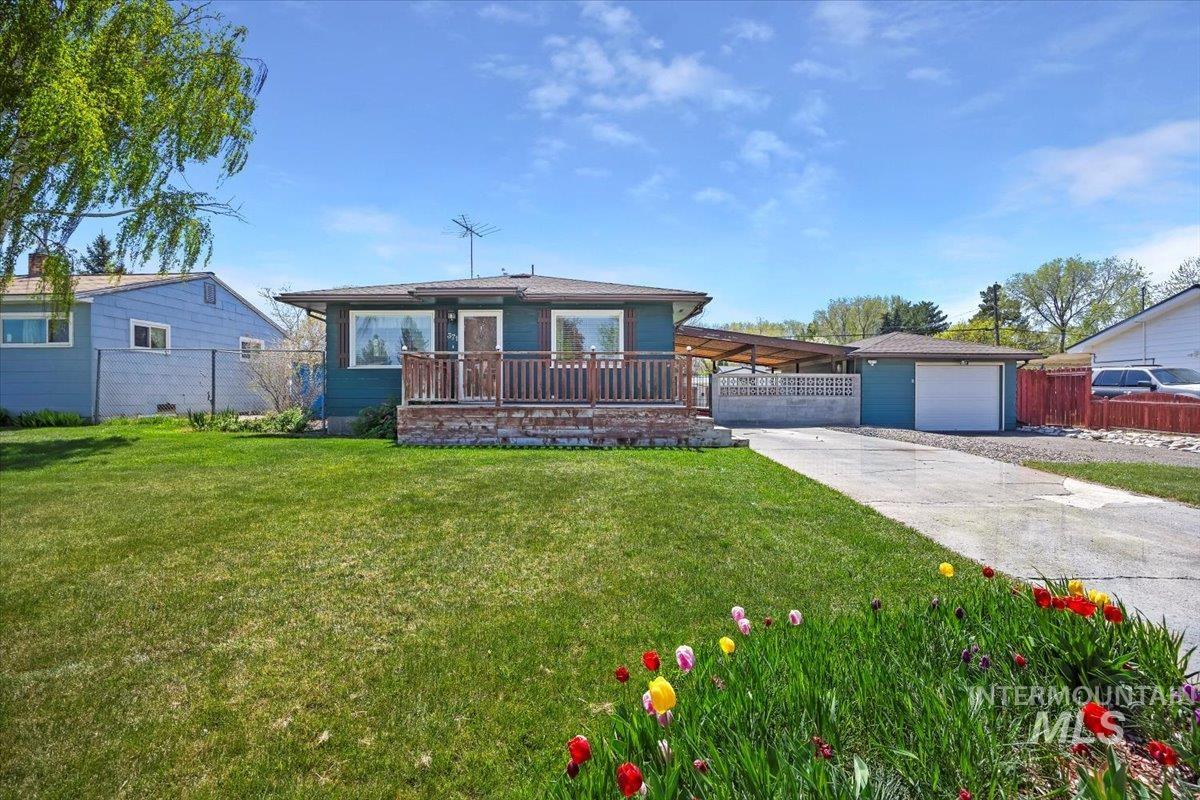 371 Dubois

                                                                             Twin Falls                                

                                    , ID - $350,000