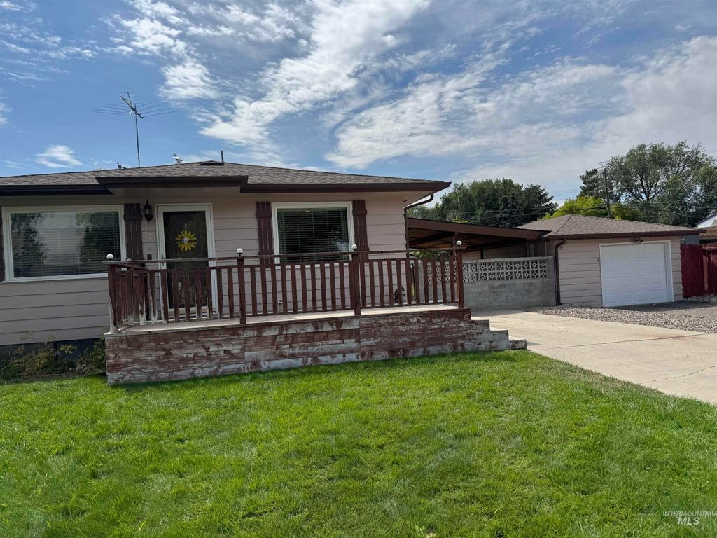 Photo of 371 Dubois Ave, Twin Falls, ID 83301 (MLS # 98945252)