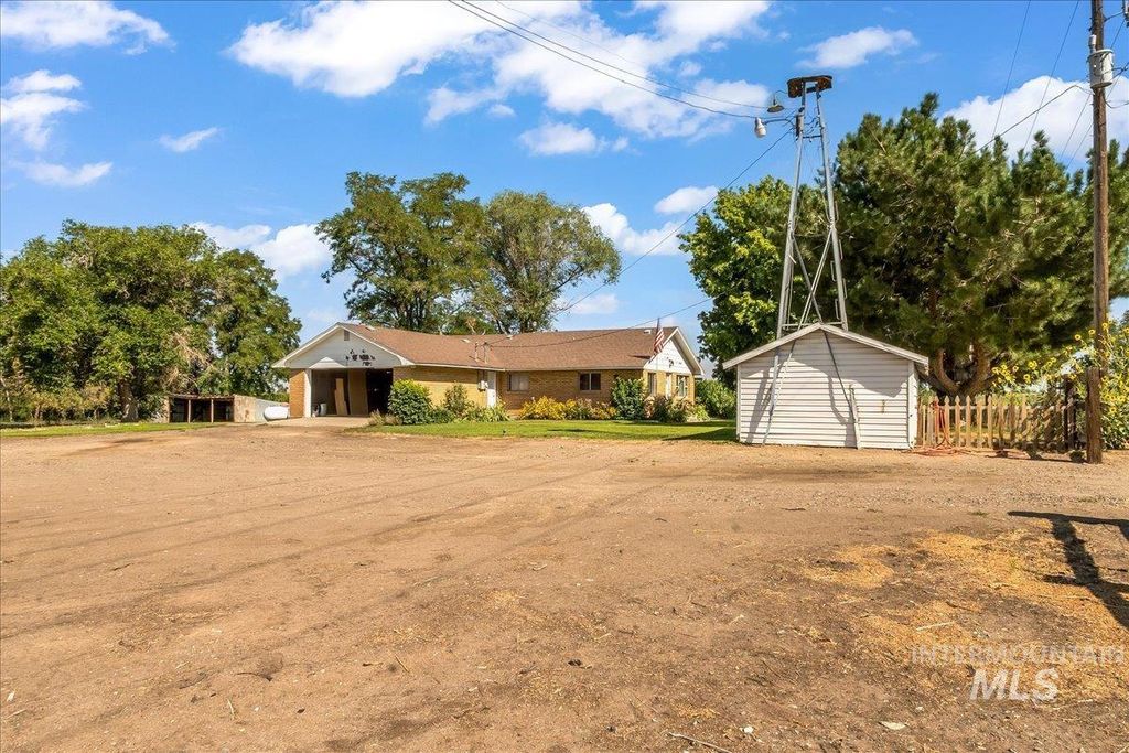 Photo of 137 S 200 W, Jerome, ID 83338 (MLS # 98969326)