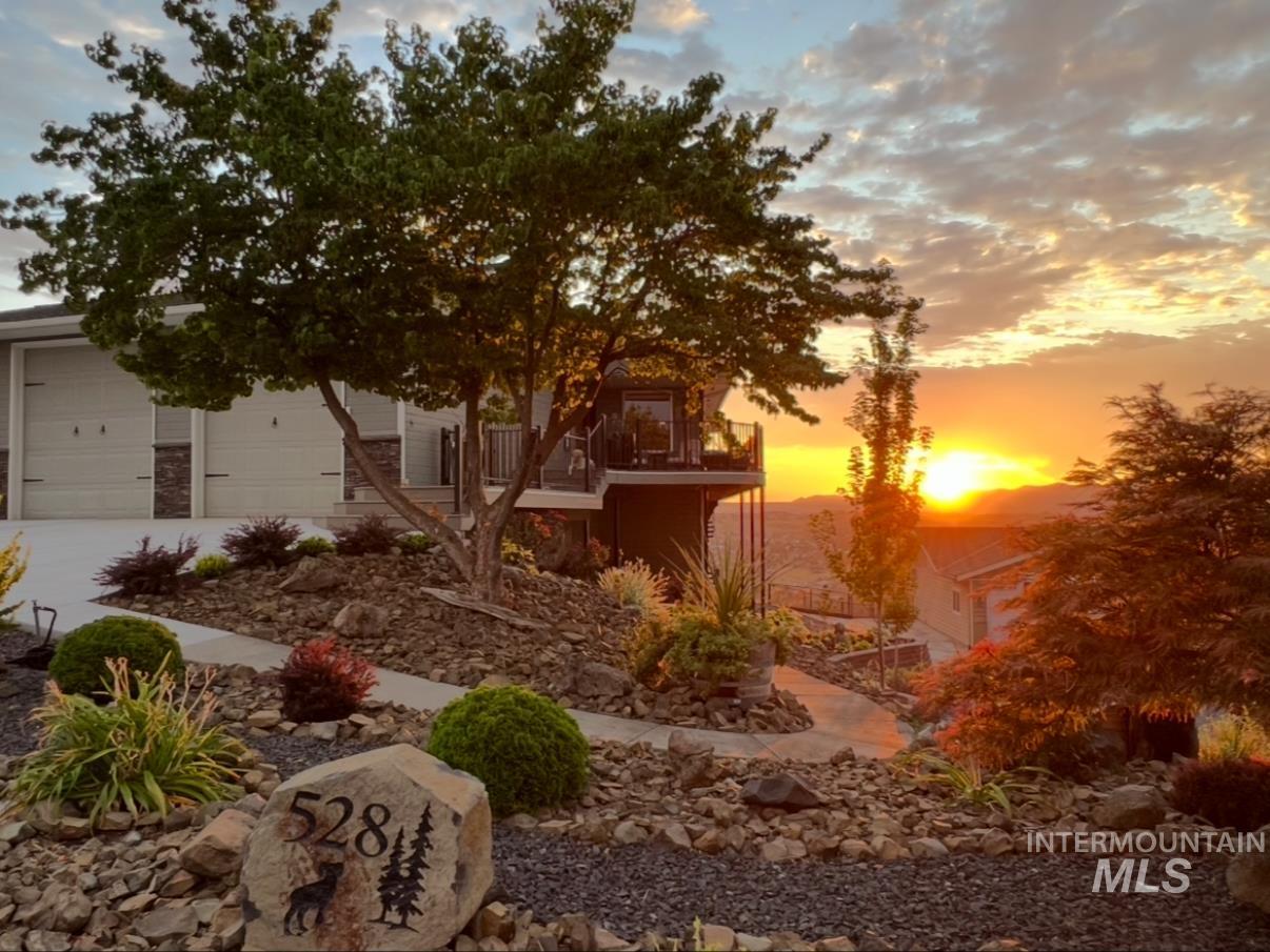 528 Crestline Circle Drive