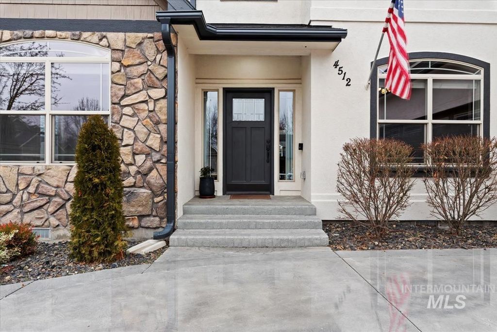 Photo of 4512 N Trail Blazer Pl, Meridian, ID 83646 (MLS # 98972592)