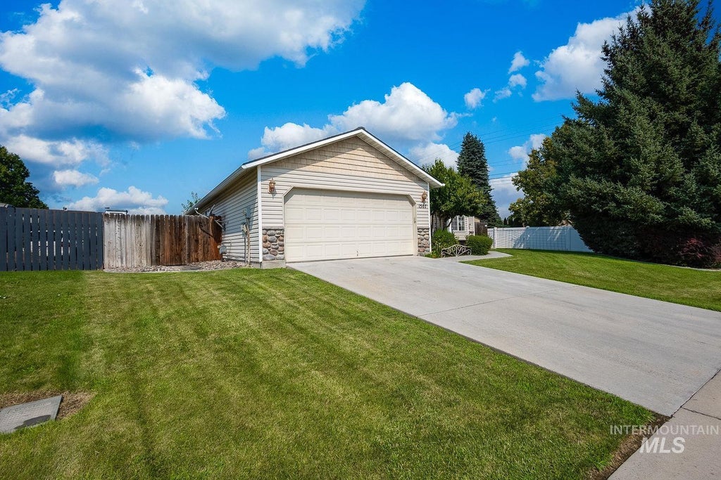 Photo of 1507 S Willow Creek, Nampa, ID 83686 (MLS # 98995403)