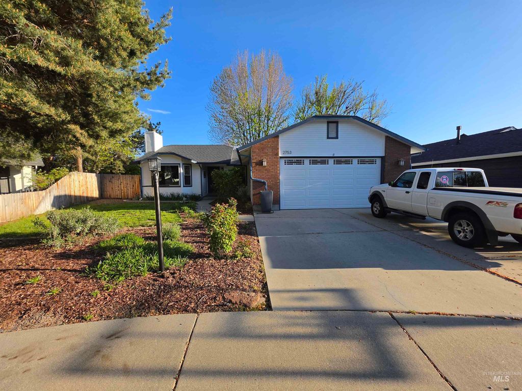Photo of 2753 E Hancock Ct, Boise, ID 83706 (MLS # 98988343)