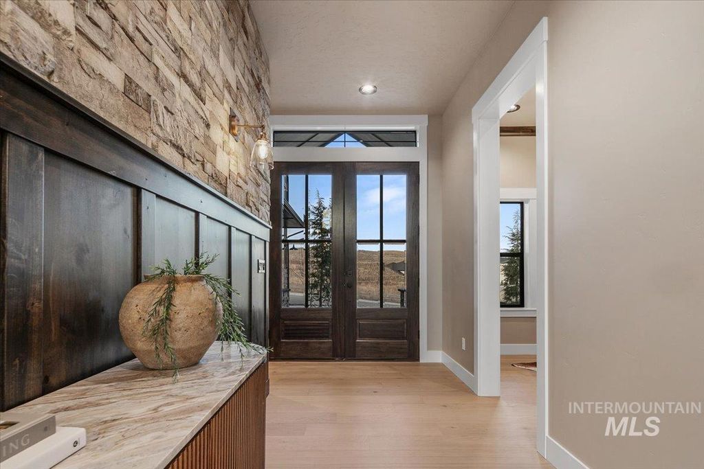 Photo of 7017 N Cairnhill Way, Eagle, ID 83616 (MLS # 98972497)