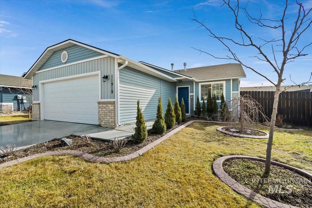 Photo of 11919 Edgemoor St, Caldwell, ID 83605 (MLS # 98975535)