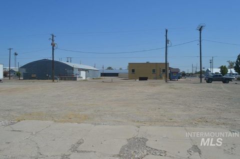 Photo of 490 S Oregon St, Ontario, OR 97914 (MLS # 98946018)