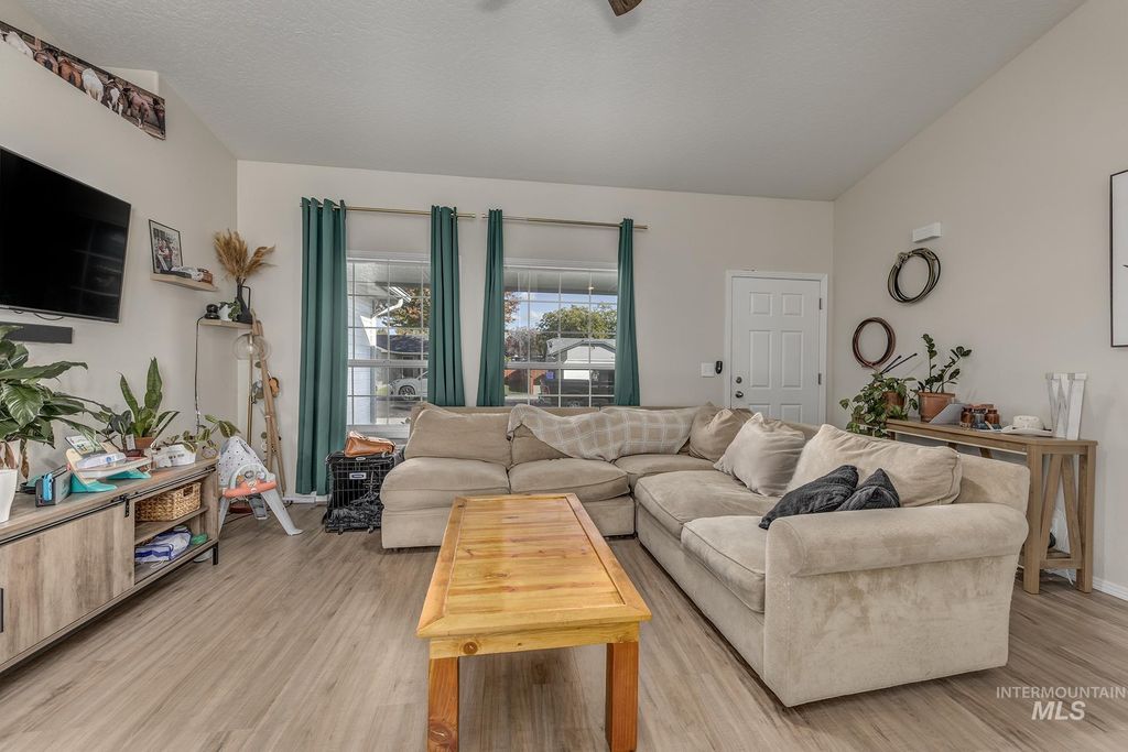 Photo of 611 Cornwall Way, Fruitland, ID 83619 (MLS # 98964638)