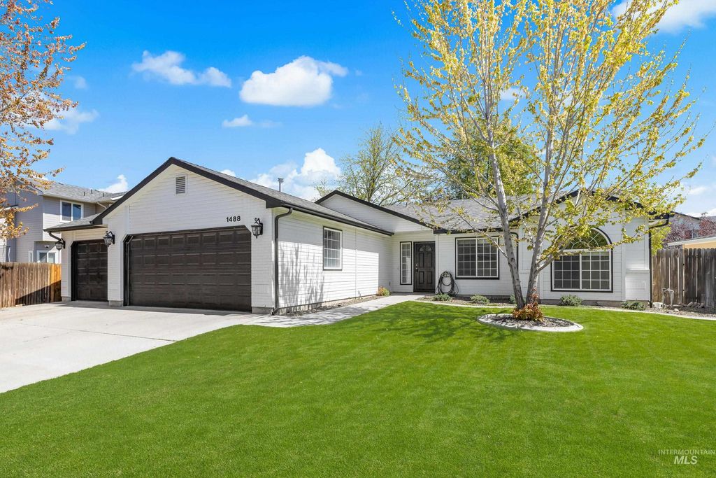 Photo of 1488 N Lauderhill Way, Meridian, ID 83642 (MLS # 98983155)