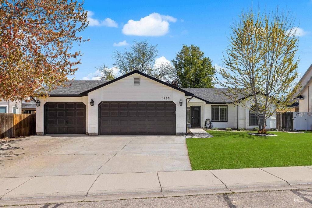 Photo of 1488 N Lauderhill Way, Meridian, ID 83642 (MLS # 98983155)