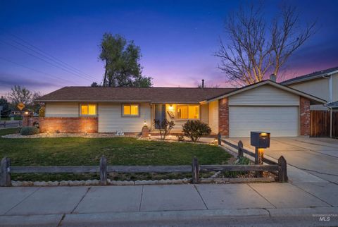 Photo of 1532 W Chateau Ave, Meridian, ID 83646 (MLS # 98982156)