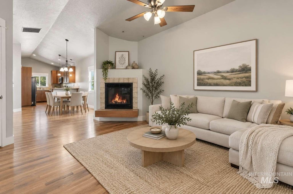 Photo of 6422 W Everett St, Boise, ID 83704 (MLS # 99001476)