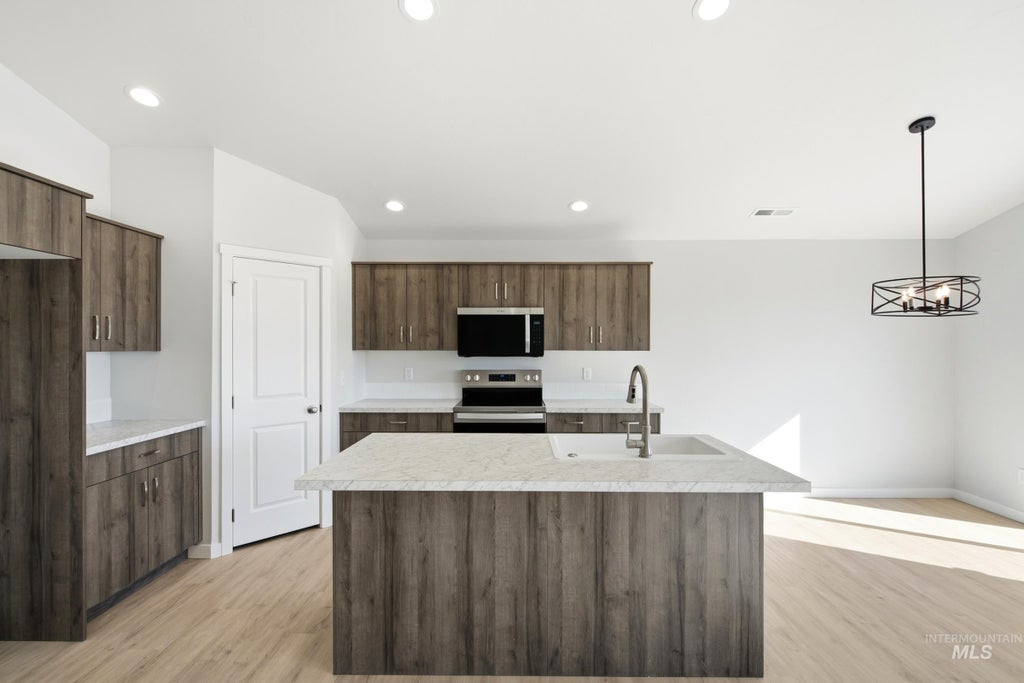 Photo of 4432 S Amsterdam Ave, Nampa, ID 83686 (MLS # 99000942)