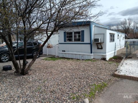 Photo of 1420 N Oakwood Ln, Boise, ID 83704 (MLS # 98925502)