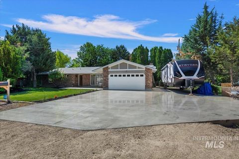 Photo of 13712 Jarett St, Caldwell, ID 83607 (MLS # 98967389)