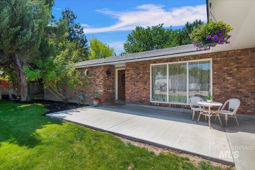 Photo of 13712 Jarett St, Caldwell, ID 83607 (MLS # 98967389)