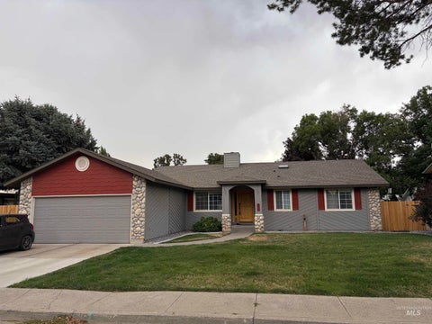 Photo of 875 Terrell Dr, Mountain Home, ID 83647 (MLS # 98998579)