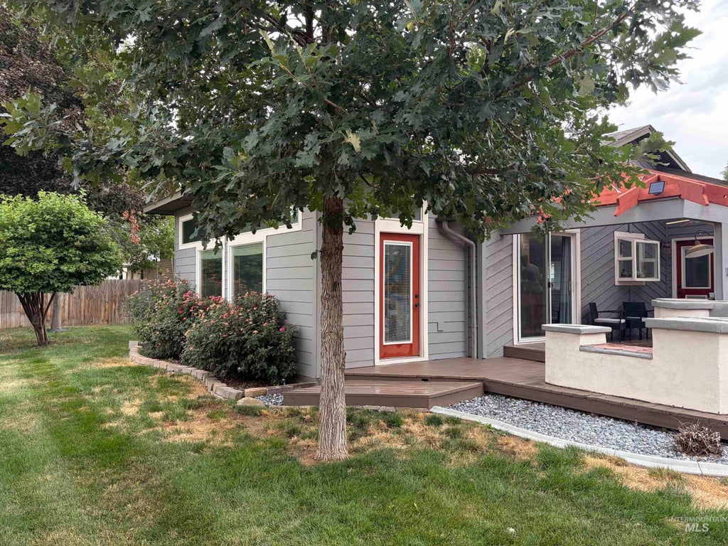 Photo of 875 Terrell Dr, Mountain Home, ID 83647 (MLS # 98998579)