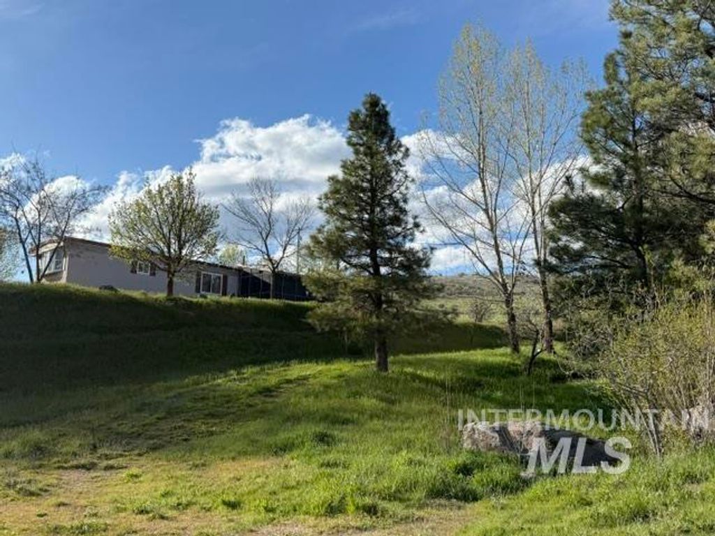 Photo of 140 Brownlee Loop Rd, Horseshoe Bend, ID 83629 (MLS # 98984921)