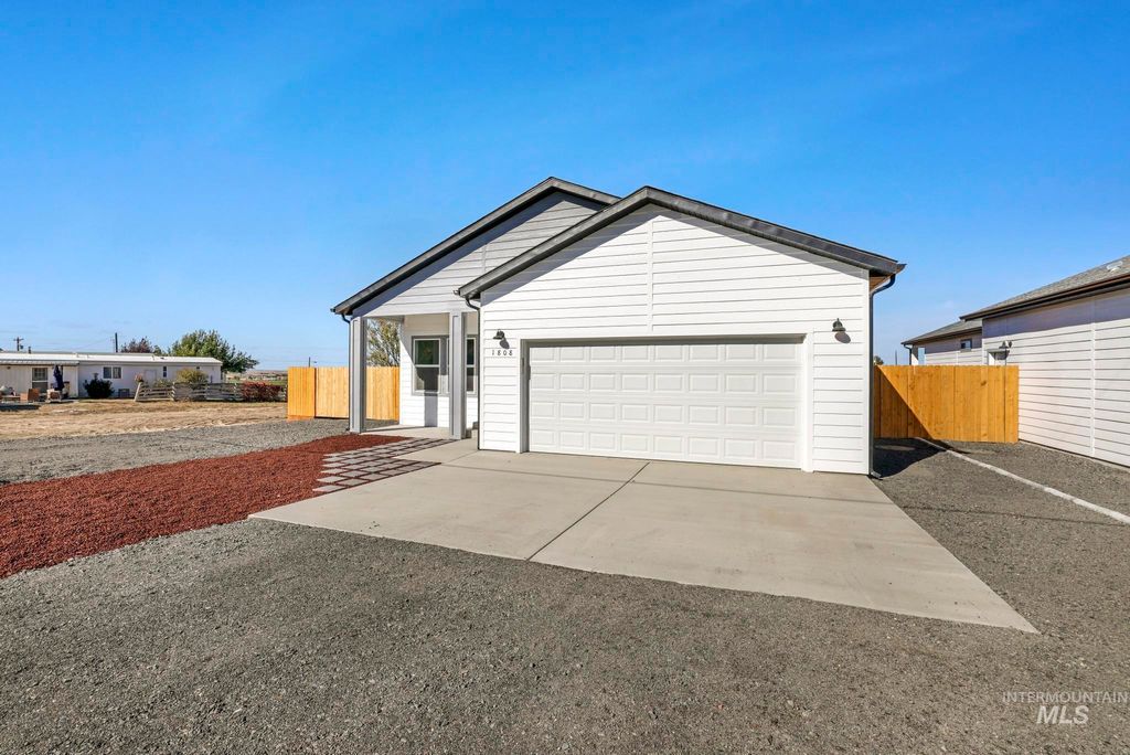 Photo of 1808 Poplar Ave, Buhl, ID 83316 (MLS # 98937658)