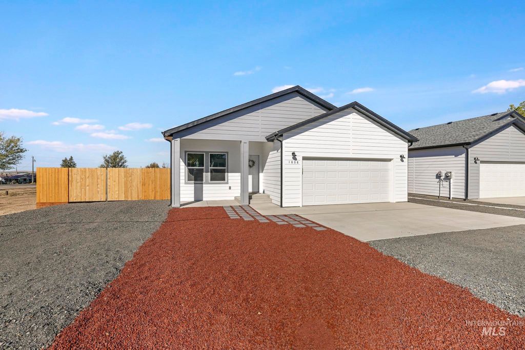 Photo of 1808 Poplar Ave, Buhl, ID 83316 (MLS # 98937658)