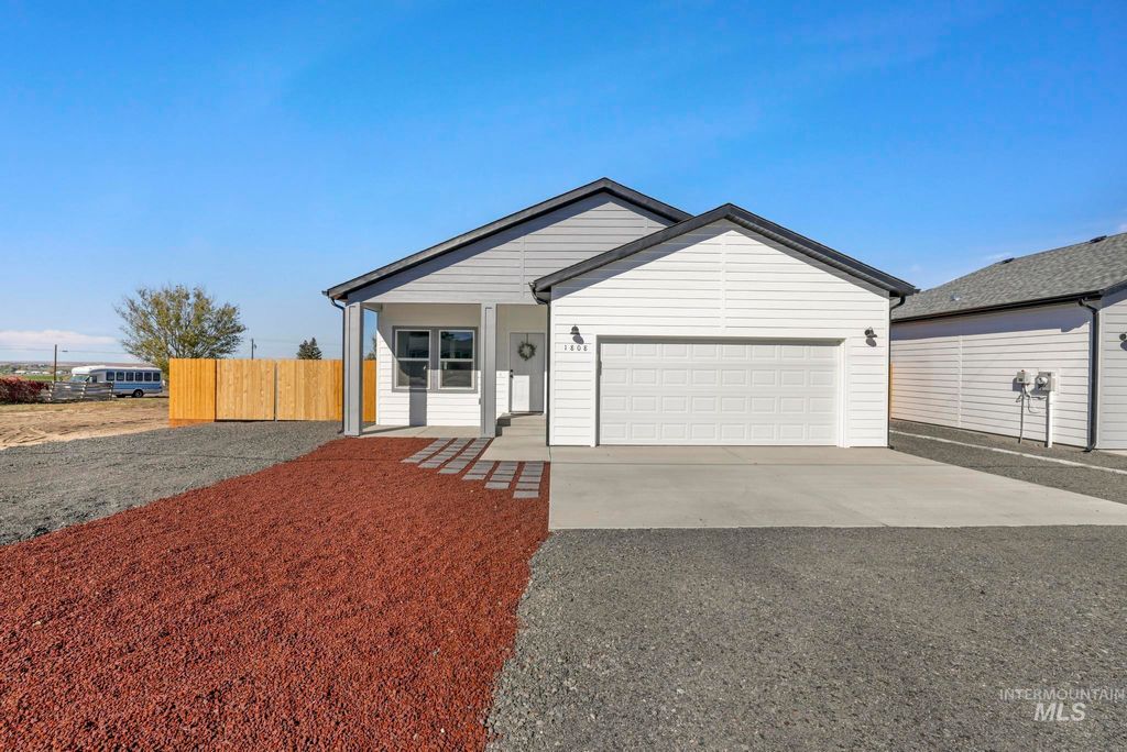 Photo of 1808 Poplar Ave, Buhl, ID 83316 (MLS # 98937658)